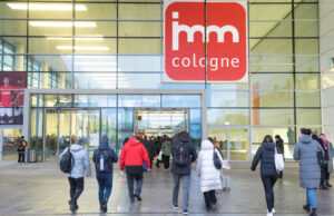 Eingang zur imm cologne 2024 (Foto: Koelnmesse)