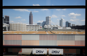 DSV ist ab Januar 2025 exklusiver Logistikpartner auf dem Frankfurter Messegelände (Foto: Skykamera/Messe Frankfurt)