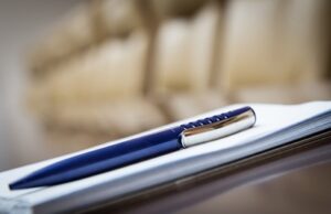 Notizbücher und Kugelschreiber sind perfekte Weihnachtsgeschenke