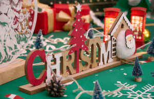 Eine nostalgische Weihnachtstradition: Persönliche Freude mit lasergravierten Details