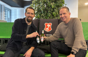 Andreas Ibrom mit Gerhard Binder, Head of Event Services bei AB InBev Germany (von links, Foto: AB InBev)