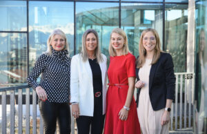 Christine Keth (Leiterin des Innsbruck Convention Bureau), Mariella Lutz (Stadträtin von Innsbruck), Elisabeth Mayr (Vizebürgermeisterin von Innsbruck), Barbara Plattner (Geschäftsführerin von Innsbruck Tourismus) (von links, Foto: Innsbruck Tourismus/Franz Oss)