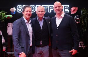 Hendrik Schiphorst (Geschäftsführer Sportfive Germany), Peer Naubert (Chief Marketing Officer Bundesliga International) und Christian Kothe (Executive Vice President Sportfive Germany) (von links, Foto: Jörn Pollex/Sportfive)