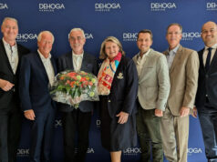 Jens Stacklies, Michael Conrad, Bernd Aufderheide, Kathrin Wirth-Ueberschär, Hannes Vater, Gerald Pütter und Simon Wieck (von links, Foto: Dehoga Hamburg)