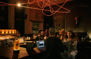 Johnnie Walker mit 4D Cocktail-Erlebnis beim Festival-Sommer (Foto: Diageo)