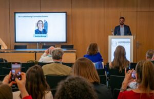 Eric Thill stellte Dr. Bettina Bunge bei der IMEX 2025 vor (Foto: Luxembourg Convention Bureau)