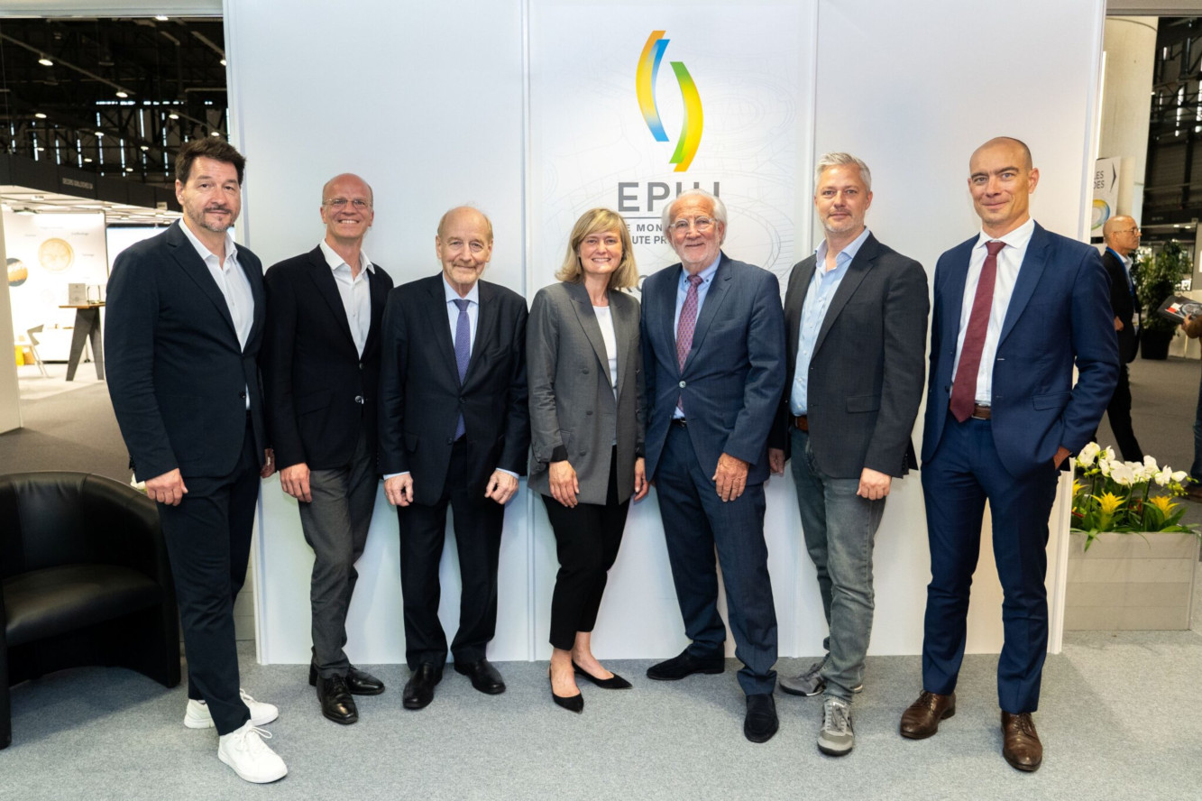 Roland Brand (CEO Easyfairs DACH-Italy), Benoit David (Easyfairs Group Head of M&A Deals and Strategic Alliances), André Collard (EPHJ Gründer), Anne Lafère (Easyfairs Group CEO), Olivier Saenger (EPHJ Gründer), Matt Benyon (Easyfairs Group CEO) und Alexandre Catton (EPHJ Event Manager) (von links, Foto: Easyfairs) Roland Brand (CEO Easyfairs DACH-Italy), Benoit David (Easyfairs Group Head of M&A Deals and Strategic Alliances), André Collard (EPHJ Gründer), Anne Lafère (Easyfairs Group CEO), Olivier Saenger (EPHJ Gründer), Matt Benyon (Easyfairs Group CEO) und Alexandre Catton (EPHJ Event Manager) (von links, Foto: Easyfairs)