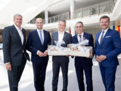 CEO Peter Ottmann, Finanzminister Markus Füracker, Thomas Koch, Wolfgang Kranz, OB Marcus König (von links, Foto: Ralf Rödel/NürnbergMesse)