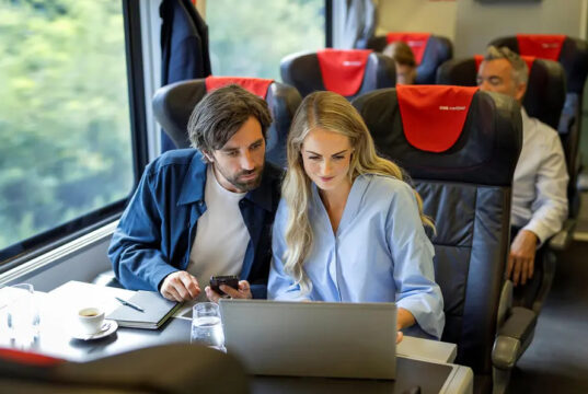 Bahnreisende (Foto: ÖBB Personenverkehr AG / Harald Eisenberger)