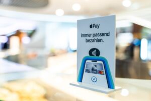 Die Apple Pay-Kampagne am Flughafen Frankfurt (Fotos: Media Frankfurt)