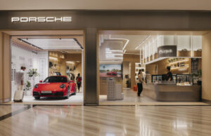 Neue Porsche-Erlebniswelt im Jewel Changi Airport Neue Porsche-Erlebniswelt im Jewel Changi Airport (Fotos: Porsche)