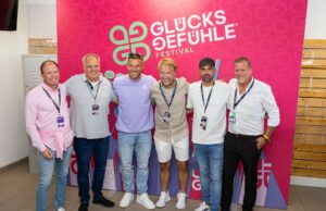 Hockenheimring bleibt bis 2035 Location des Glücksgefühle Festivals Tim Brauer (emodrom group, Vertreter der Investorengruppe am Hockenheimring), Jorn Teske (Geschäftsführer Hockenheim-Ring GmbH), Lukas Podolski (Veranstalter), Markus Krampe (Veranstalter), Jochen Nerpel (Geschäftsführer Hockenheim-Ring GmbH) und Marcus Zeitler (Oberbürgermeister Stadt Hockenheim) (von links, Foto: Hockenheim-Ring GmbH)