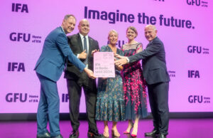 IFA Berlin bleibt bis 2034 bei der Messe Berlin Vertragsunterzeichnung bei der IFA Opening Night (Foto: IFA Management)