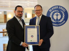 Blauer Engel: DBU-Event mit neuem Umwelt-Gütesiegel Alexander Bonde mit dem Bundesumweltminister Carsten Schneider (von links, Foto: Markus Große Ophoff/DBU)