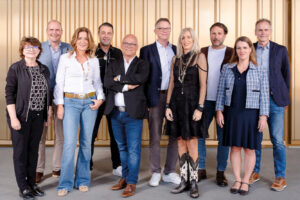 Ines Fischer Gull (links) mit dem Swiss LiveCom Association-Vorstand (Foto: Volltoll/Manuel Lopez)