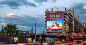 blowUP media vermarktet neuen 100 qm-Screen in Köln Neuer Screen an der Parkhaus-Fassade der Lanxess arena (Foto: Ströer/Tobias Schott)