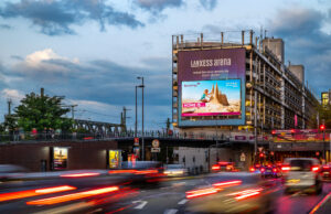 blowUP media vermarktet neuen 100 qm-Screen in Köln Neuer Screen an der Parkhaus-Fassade der Lanxess arena (Foto: Ströer/Tobias Schott)