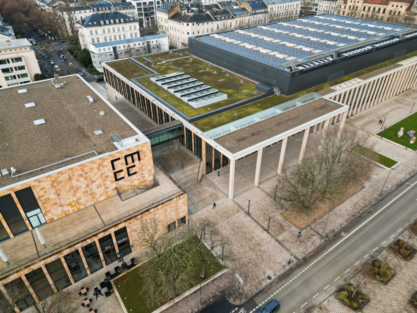 Photovoltaik-Anlage auf dem Dach des RMCC (Foto: Marcel Waldmann/WICM) Photovoltaik-Anlage auf dem Dach des RMCC (Foto: Marcel Waldmann/WICM)