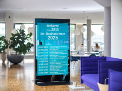 Sony stellt neue 360°-Stele mit zwei Bravia-Displays vor Neue beidseitig bespielbare Display-Stele (Fotos: Sony)