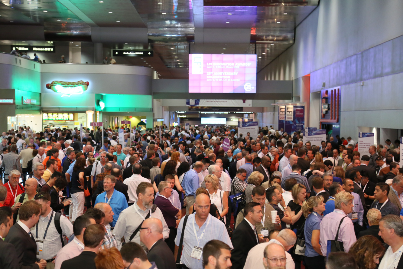 Besucher bei der LightFair (Foto: Messe Frankfurt Inc.) Besucher bei der LightFair (Foto: Messe Frankfurt Inc.)