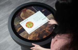 eyefactive stellt runden Apollo Touch Tisch vor Apollo Round Touch Tisch (Fotos: eyefactive)