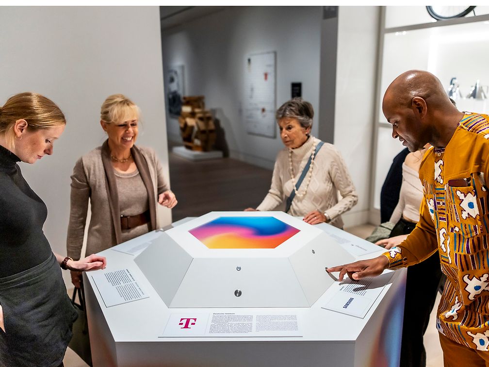 Telekom verbindet Kunst und Markeninszenierung (Foto: Deutsche Telekom) Telekom verbindet Kunst und Markeninszenierung (Foto: Deutsche Telekom)