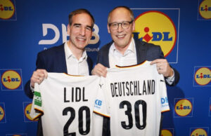 Lidl und der DHB verlängern Partnerschaft bis 2030 Friedrich Fuchs und Mark Schober (von links, Foto: Morris Mac Matzen)