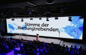 OWM Trendbarometer: Stagnierende Werbeausgaben in 2026 OWM Summit 2025 in Berlin (Foto: OWM)