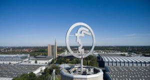 Deutsche Messe erwartet zweistelligen Millionengewinn Deutsche Messe-Außengelände mit Convention Center (Foto: Deutsche Messe)