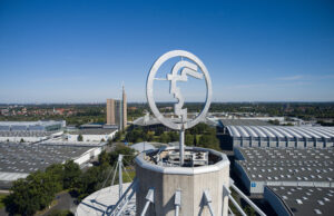 Deutsche Messe erwartet zweistelligen Millionengewinn Deutsche Messe-Außengelände mit Convention Center (Foto: Deutsche Messe)