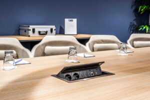 HSBB:mott stattet neues Holiday Inn Express Hamburg Süd aus (Fotos: Michael Schultes/Mott Mobile Systeme)