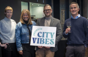 City Vibes: ProWein setzt auf urbane Impulse in Düsseldorf Fleur Förster, Nicole Funke und Frank Schindler von der ProWein mit Hendrik Schellkes von der Agentur Wellfairs (von links, Foto: Constanze Tillmann)