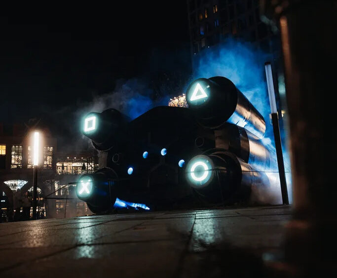 Das PlayStation-Raumschiff am Ravelinplatz (Foto: Sony Interactive Entertainment Europe) Das PlayStation-Raumschiff am Ravelinplatz (Foto: Sony Interactive Entertainment Europe)