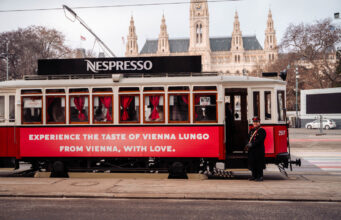 Nespresso verwandelt Wiener Straßenbahn in mobiles Kaffeehaus Mobiles Nespresso-Kaffeehaus (Fotos: FRBMedia MoritzScheibenreif)