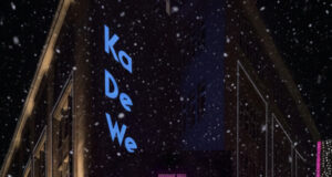 Kolonne Null bespielt KaDeWe Schaufenster mit KI-Kampagne Kolonne Null-Kampagne im KaDeWe Schaufenster (Fotos: Kolonne Null)