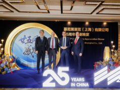 Messe München feiert 25 Jahre Präsenz in China Evan Sha (President und CEO Messe Muenchen Shanghai), Dr. Reinhard Pfeiffer und Stefan Rummel, Jan Rohde (CFO & Deputy Managing Director Messe Muenchen Shanghai) (von links, Foto: Messe München)