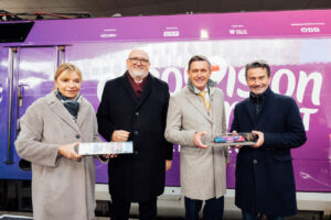 Karin Seywald-Chizak, Andreas Matthä, Peter Hanke und Roland Weißmann bei der Loktaufe (von links, Foto: ÖBB/Willinger)