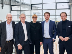 DMEA findet ab April 2027 bei der Messe München statt Dr. Reinhard Pfeiffer (Co-CEO Messe München), Matthias Meierhofer (bvitg-Vorstandsvorsitzender), Dagmar Brandenstein (Geschäftsführerin bvitg Service), Sascha Raddatz (bvitg Hauptgeschäftsführer) und Stefan Rummel (Co-CEO Messe München) (von links, Foto: Messe München GmbH)