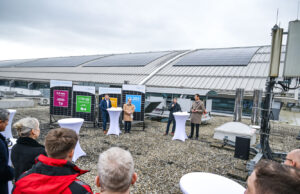 Messe Friedrichshafen: Photovoltaik-Dachanlage geht ans Netz Einweihung der neuen Photovoltaik-Dachanlage (Foto: Messe Friedrichshafen)