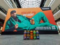 Rockstar Energy und Faktor 3 machen in Berlin Musik fühlbar Billboard mit Rapper SSIO (Foto: PepsiCo Deutschland)