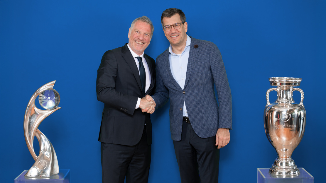 UEFA-Marketingdirektor Guy-Laurent Epstein mit Jens Thiemer (von links, Foto: Kristian Skeie/UEFA) UEFA-Marketingdirektor Guy-Laurent Epstein mit Jens Thiemer (von links, Foto: Kristian Skeie/UEFA)