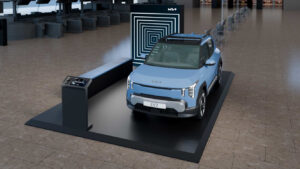 Der EV2 im neuen Terminal 3 im Frankfurter Flughafen (Foto: Kia)