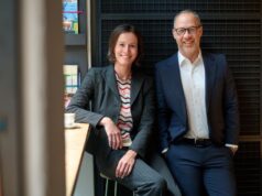 Hamburg Tourismus: Neue Leitung für Unternehmenskommunikation Melanie Willich mit Michael Otremba (Foto: Hamburg Tourismus GmbH)