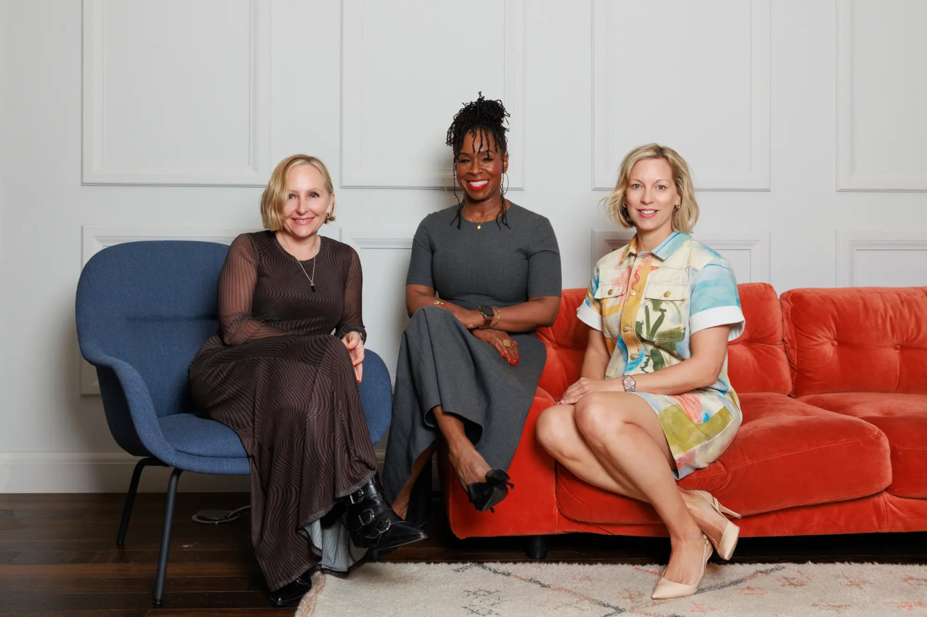 Whalar Co-CEO Emma Harman, Accenture Song CEO Ndidi Oteh und Whalar Co-CEO Jo Cronk (von links, Foto: Accenture) Whalar Co-CEO Emma Harman, Accenture Song CEO Ndidi Oteh und Whalar Co-CEO Jo Cronk (von links, Foto: Accenture)
