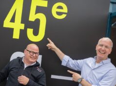 expopartner feiert 45. Geburtstag und blickt zurück Andreas Weber und Gerald Ambrozus bei der Feier zum 45. Geburtstag (von links, Foto: expopartner)