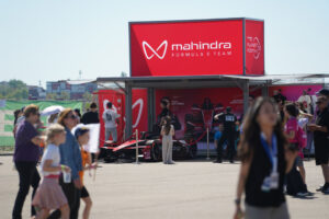 Live Team und modulbox setzen Mahindra Racing-Auftritt um