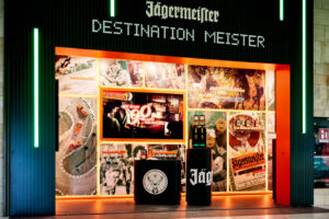Immersive Jägermeister-Markenfläche im Frankfurter Flughafen (Fotos: Mast-Jägermeister)