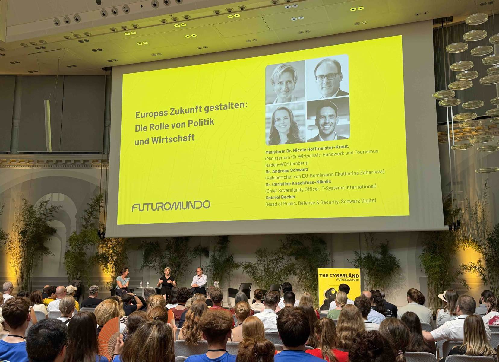 Futuromundo Panel Tag 2 Haus der Wirtschaft Wirtschaftsministerin