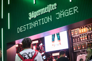 Immersive Jägermeister-Markenfläche im Frankfurter Flughafen (Fotos: Mast-Jägermeister)