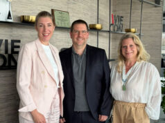 Viecon: Concept Solutions wird ab 2027 neuer Technikpartner Viecon CEO Dr. Katharina Weishaupt, Florian Weber und Viecon Center-CEO Martina Candillo (von links, Foto: Concept Solutions)